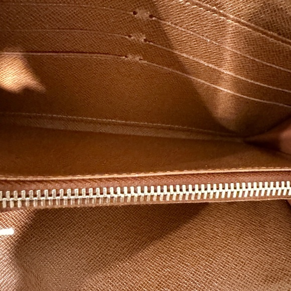 Louis Vuitton Brown Monogram Sarah long bifold wallet this is Labeled feature - Picture 6 of 15